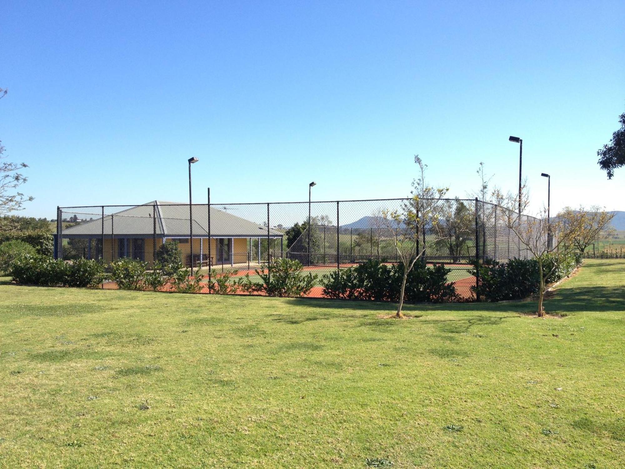 Tranquil Vale Vineyard Hotel Luskintyre Exterior photo