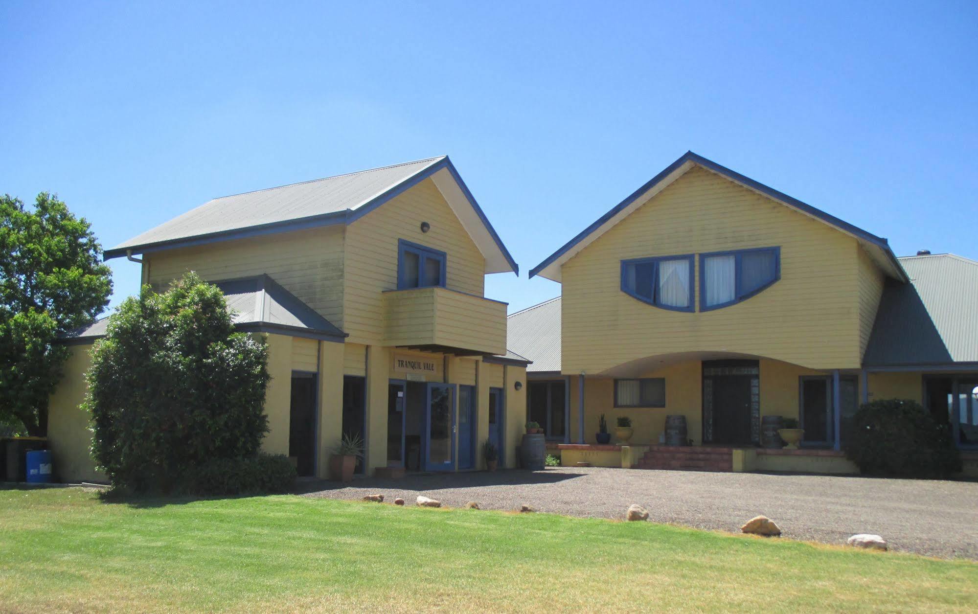 Tranquil Vale Vineyard Hotel Luskintyre Exterior photo