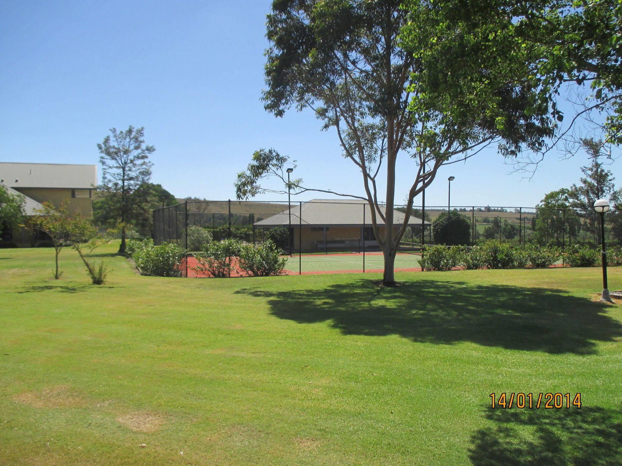 Tranquil Vale Vineyard Hotel Luskintyre Exterior photo