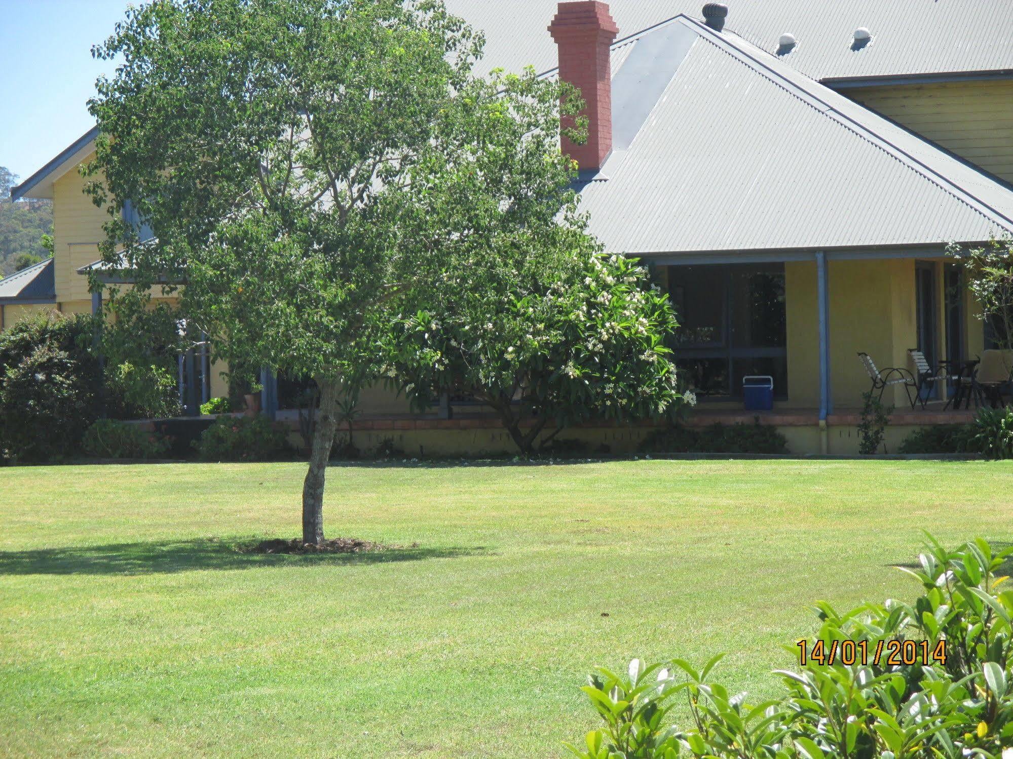 Tranquil Vale Vineyard Hotel Luskintyre Exterior photo